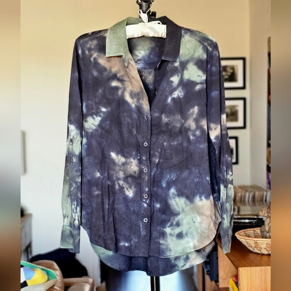 cloth & stone Tops - Cloth & Stone x Anthropologie Tie-Dye Button-Down Shirt